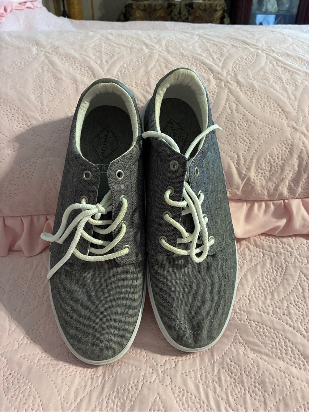 Men's Gray Canvas Low-Top Sneakers with White Laces St.JohnBay. Size 11